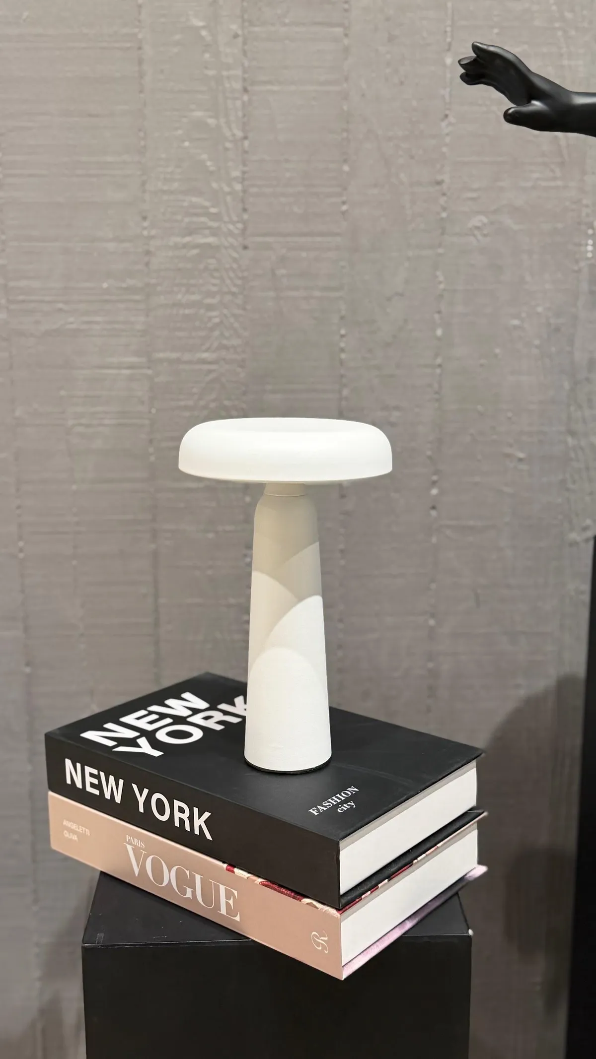 Lampara LED "Viena" 3 Tonos, Tactil USB Recargable. Color: Blanco 14×23 cm