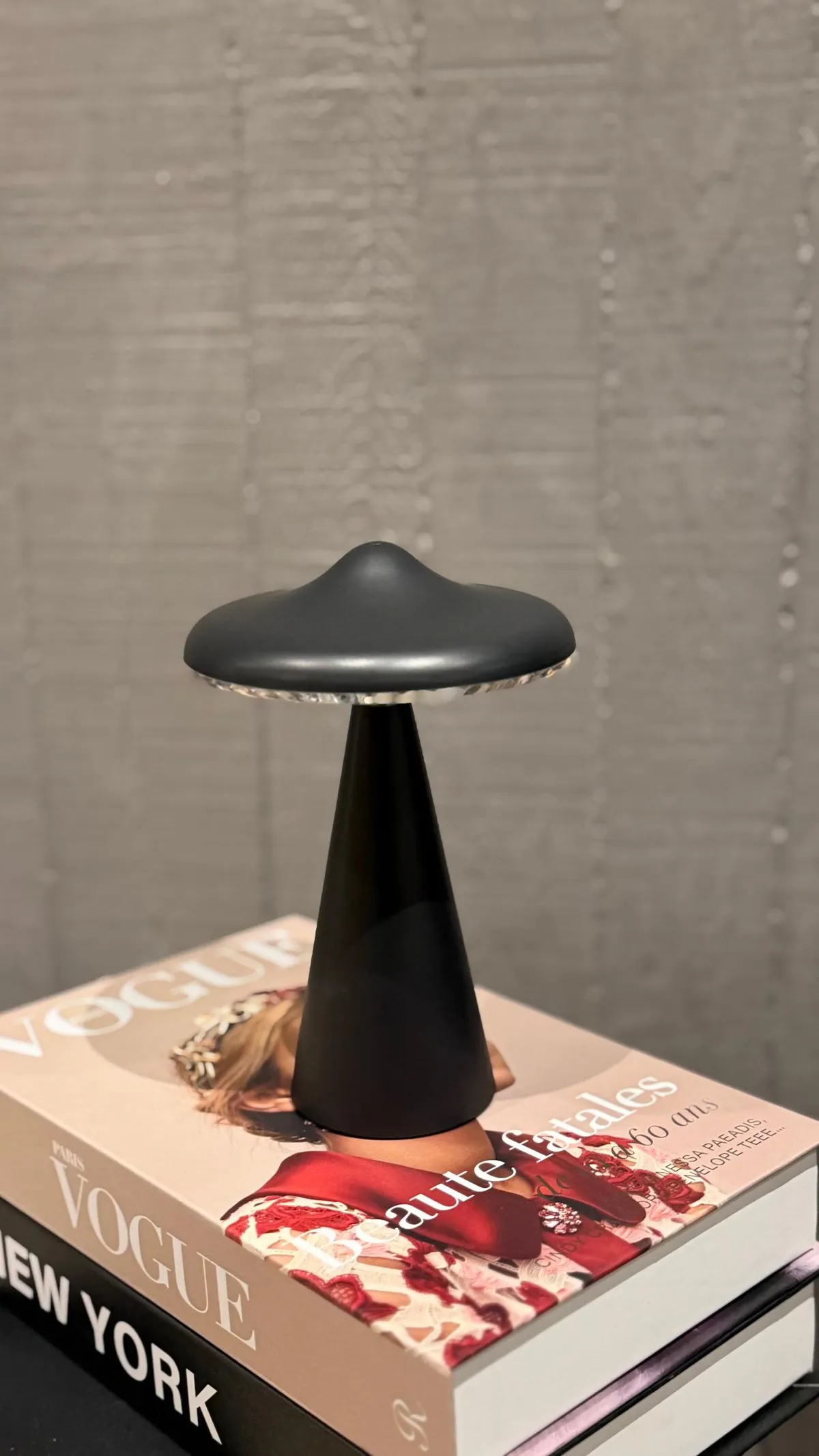 Lampara LED "Monaco" 3 Tonos, Tactil USB Recargable. Color: Negro 12.5×18.5 cm