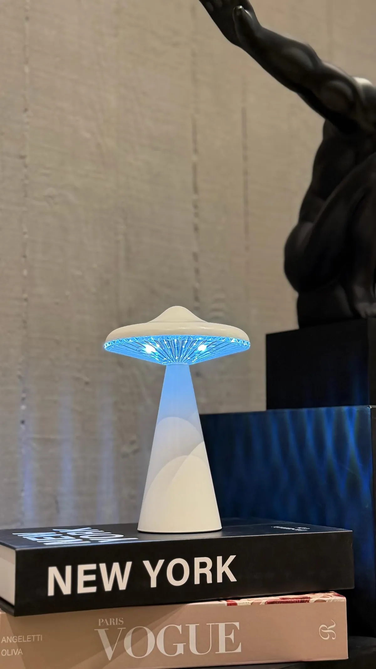 Lampara LED "Monaco" 3 Tonos, Tactil USB Recargable. Color: Blanco 12.5×18.5 cm