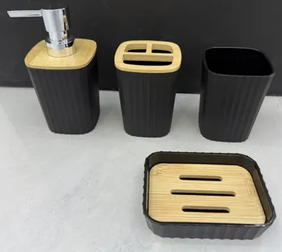 Set X 4 Dispenser Vaso Jabonera y Porta Cepillo de Plastico Negro Acanalado y Bambu 300Ml