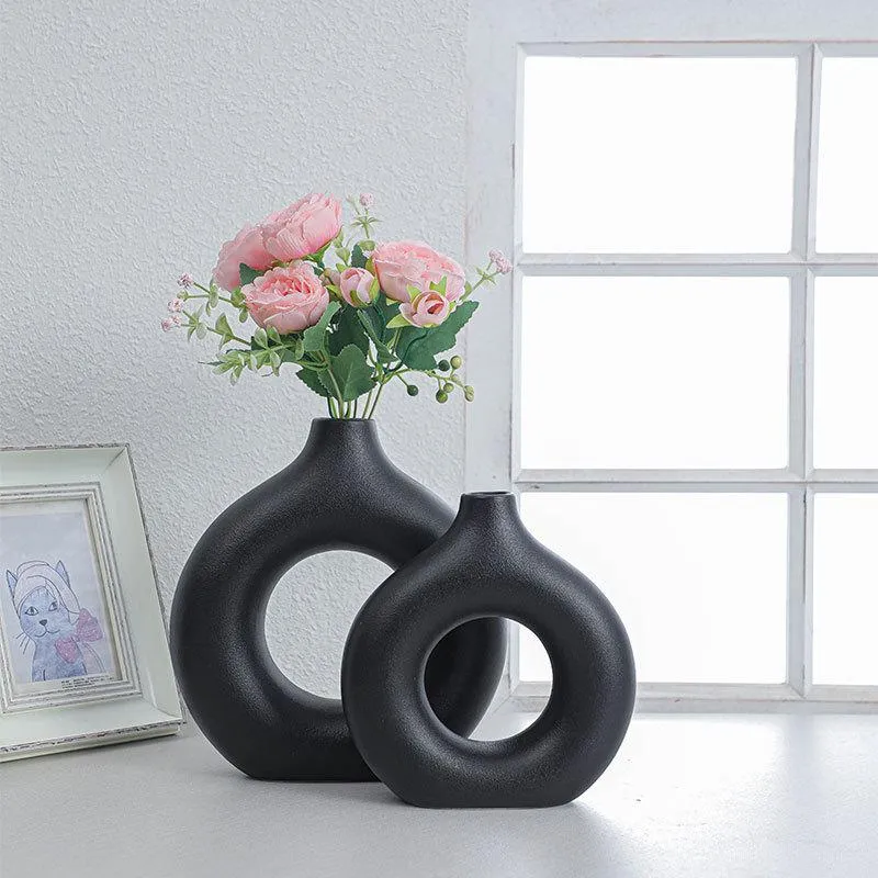Jarron Donna de Ceramica Negro 15.2×5.3×15.5 cm
