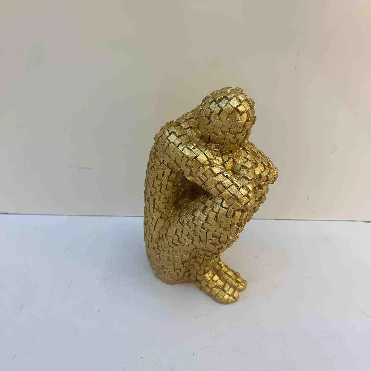 Pensador de Resina Dorado 21 cm