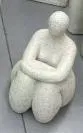 Figura "Calma" de Resina Textura Arena 19 cm