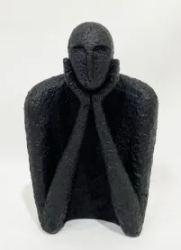 Figura "Reflexion" de Resina Negro Textura Arena 15 cm