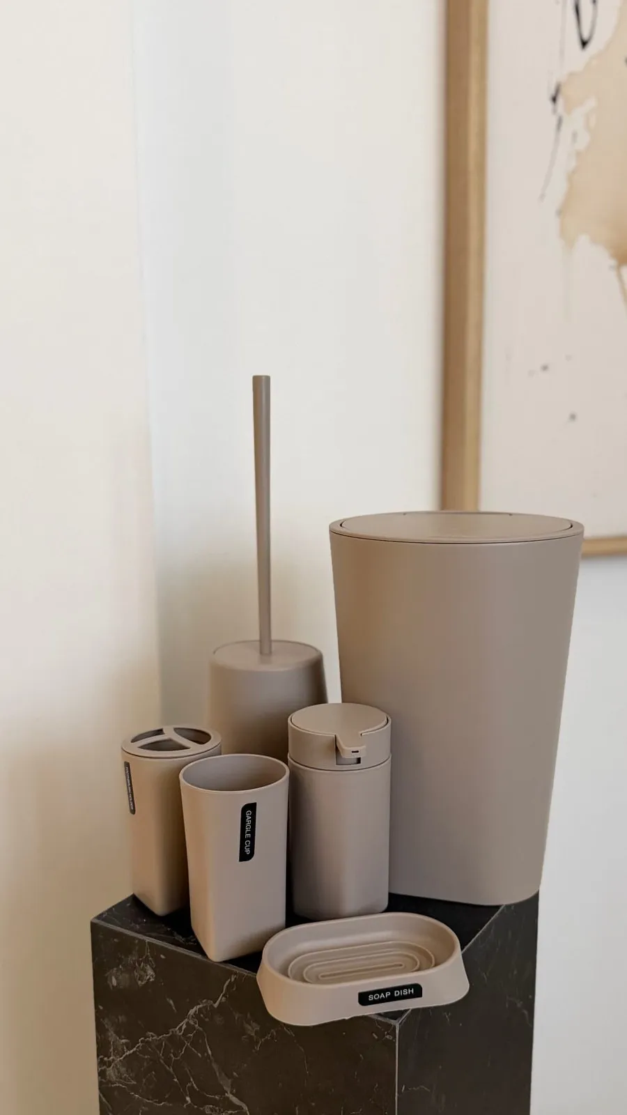Set X 6 de Baño Dispenser, Porta Cepillo, Vaso, Jabonera, Cepillo de Inodoro y Cesto de Basura Color: Beige