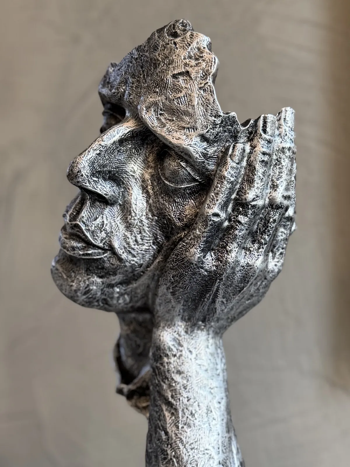 Rostro "Think" Plata Oscura de Resina 34 cm