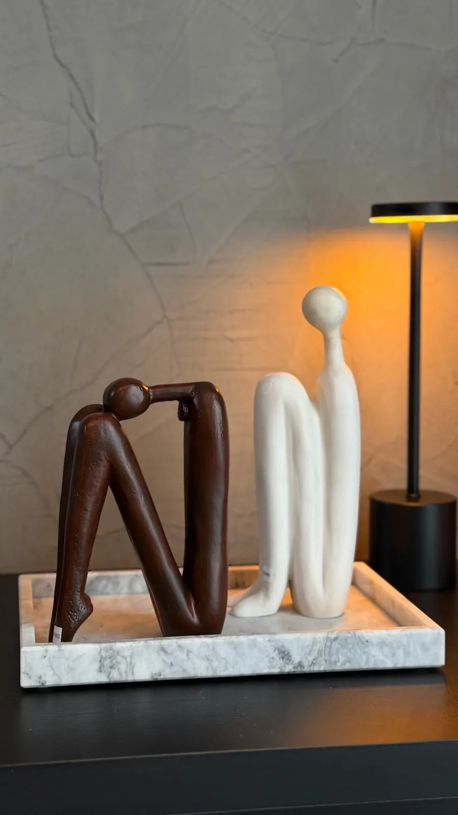 Figura Sentada de Resina Blanco 27 cm
