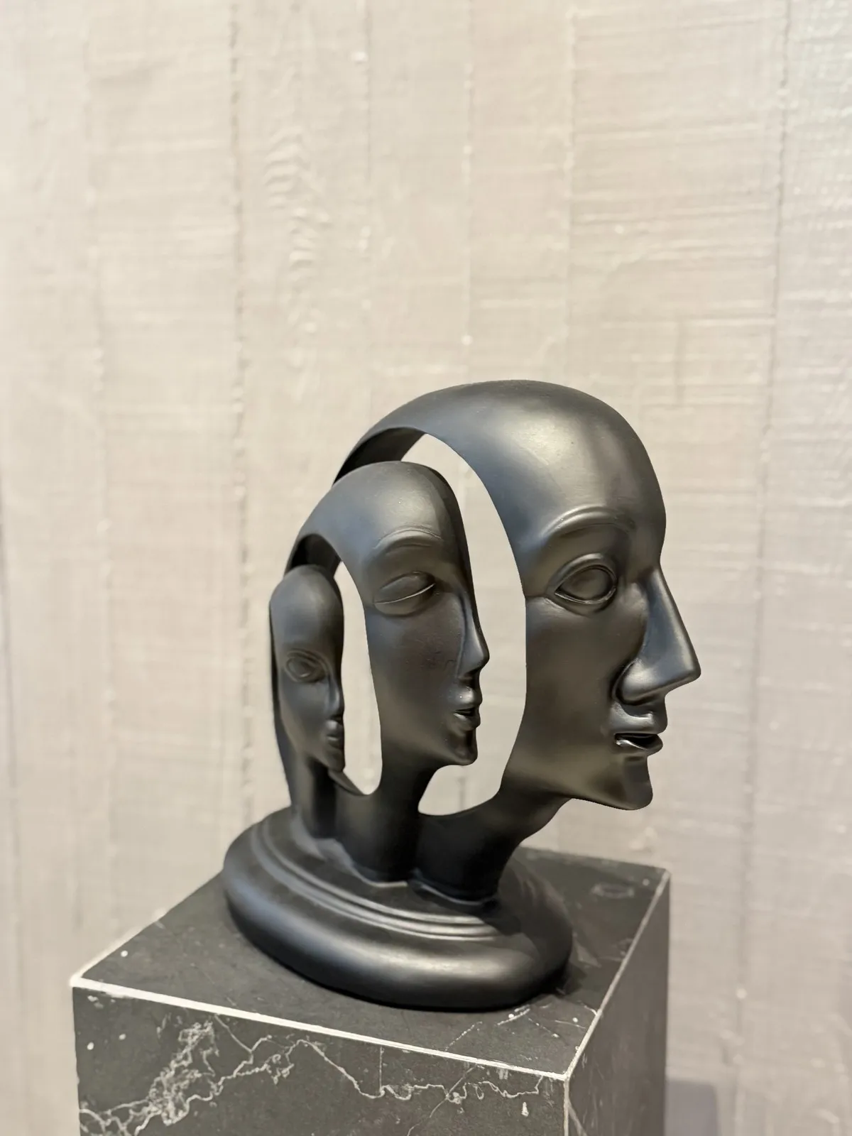 Rostros de Resina 30×15×29 cm
