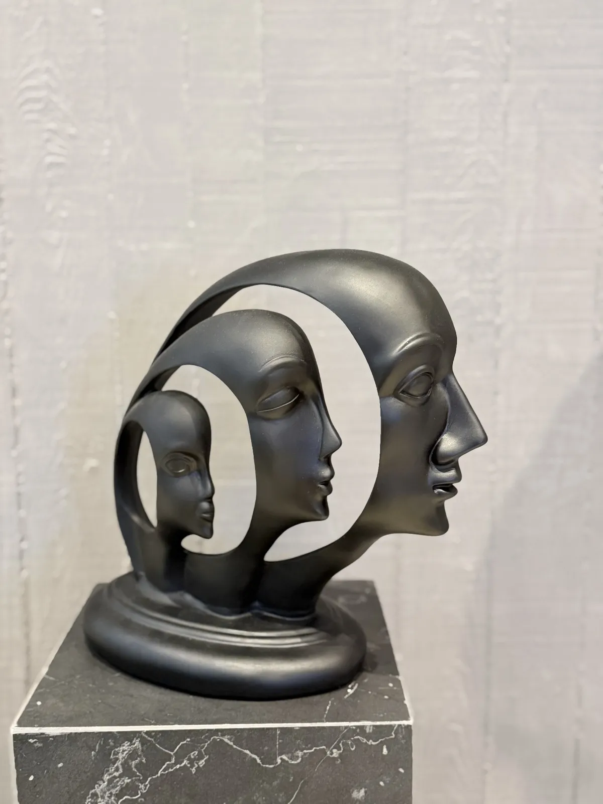 Rostros de Resina 30×15×29 cm