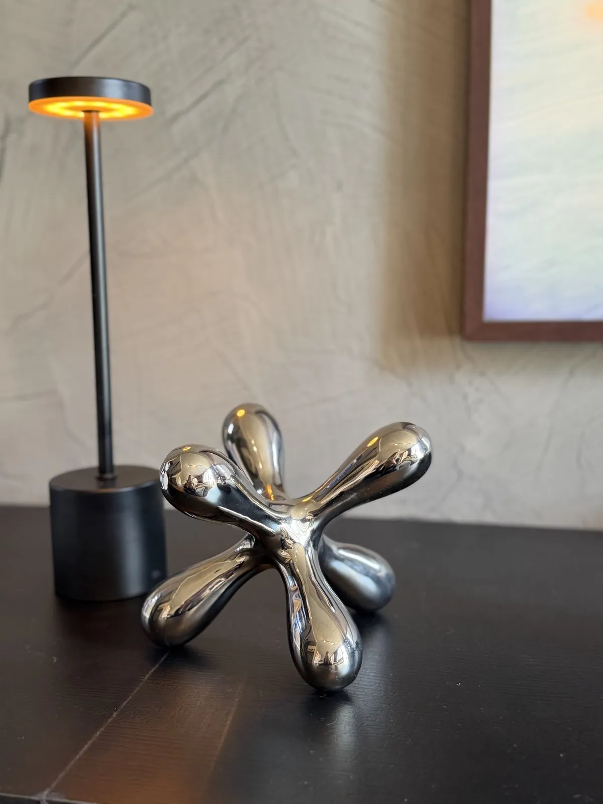 "Atomo" Cerámica Simil Metal 16.3×18×12 cm