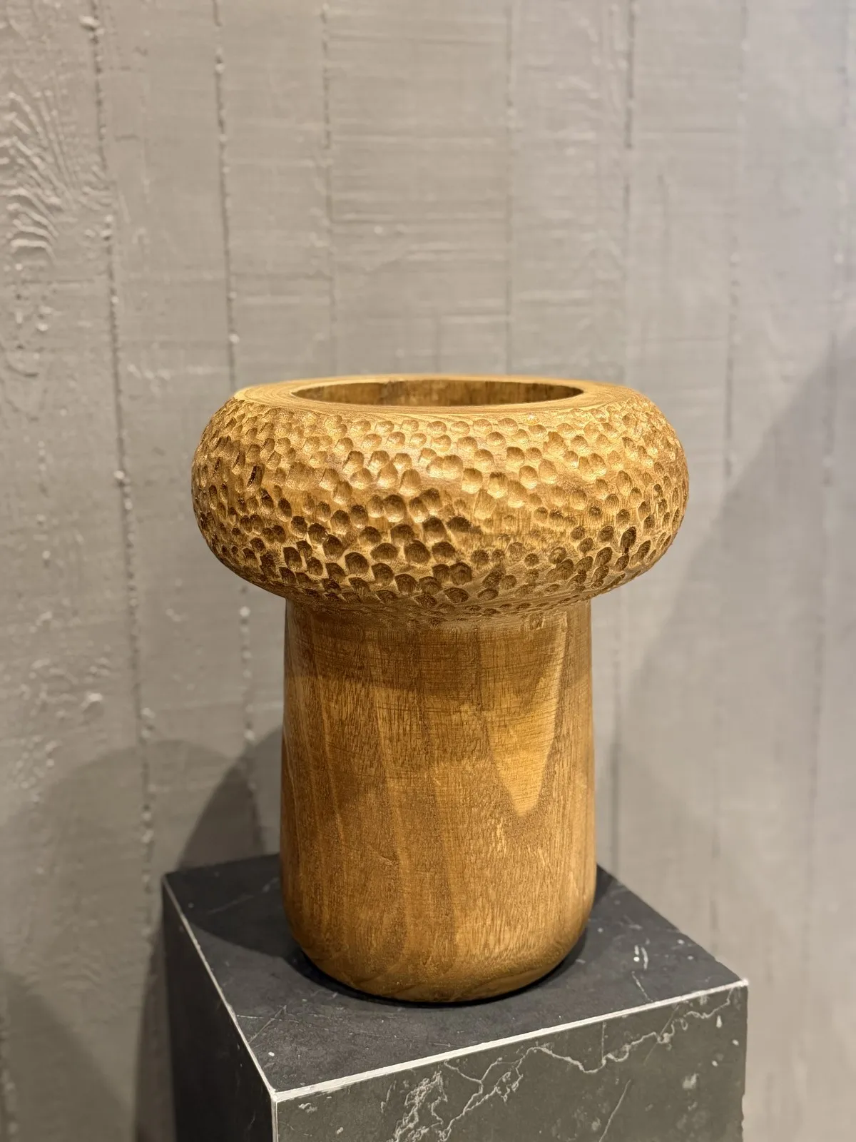 Jarron de Madera "Copon Cincelado" Laqueado 31×23×23 cm