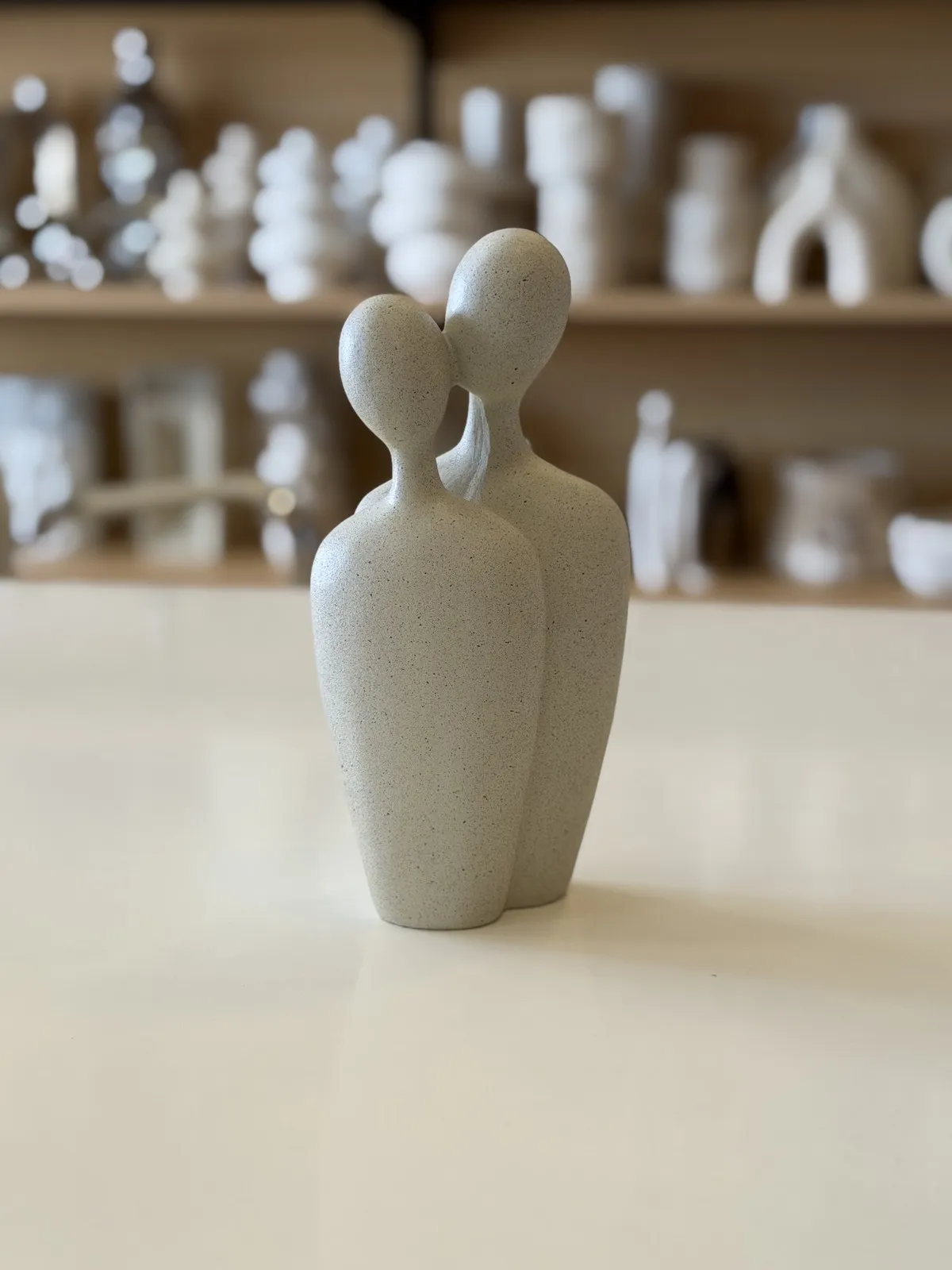 Bustos "Conexion" de Resina Textura Arena 25 cm