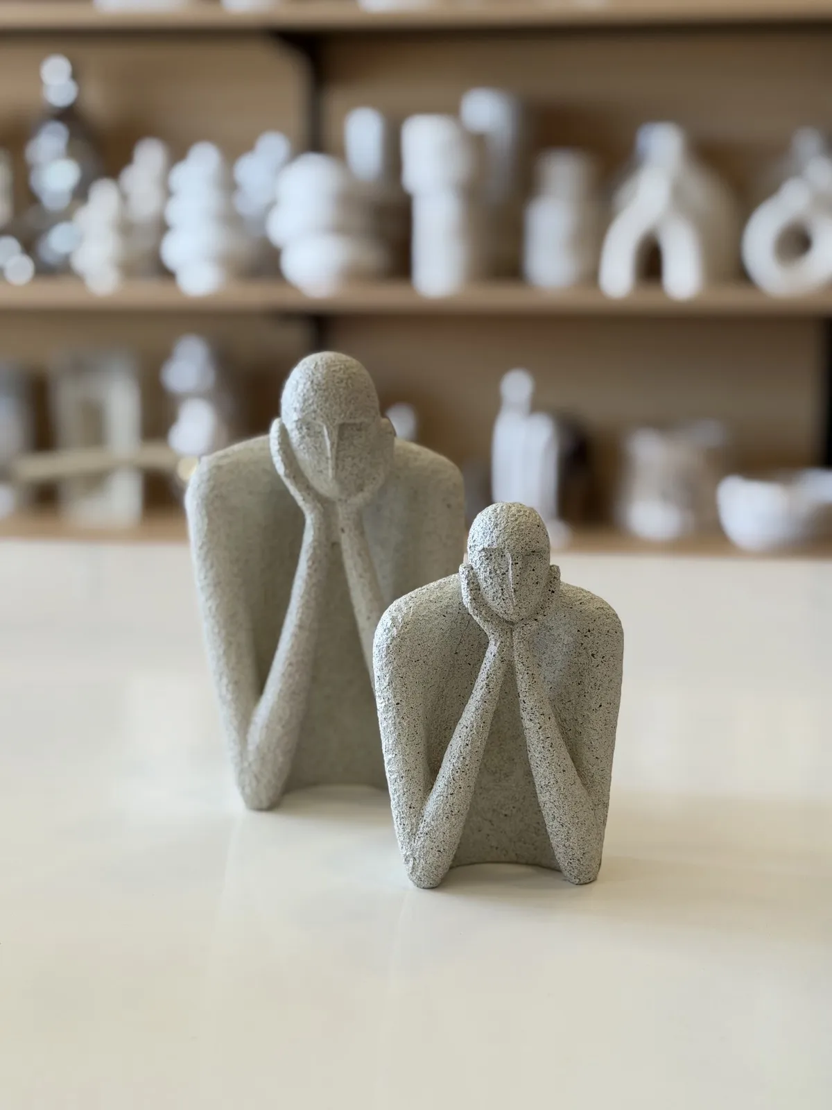 Figura "Reflexion" de Resina Textura Arena 15 cm