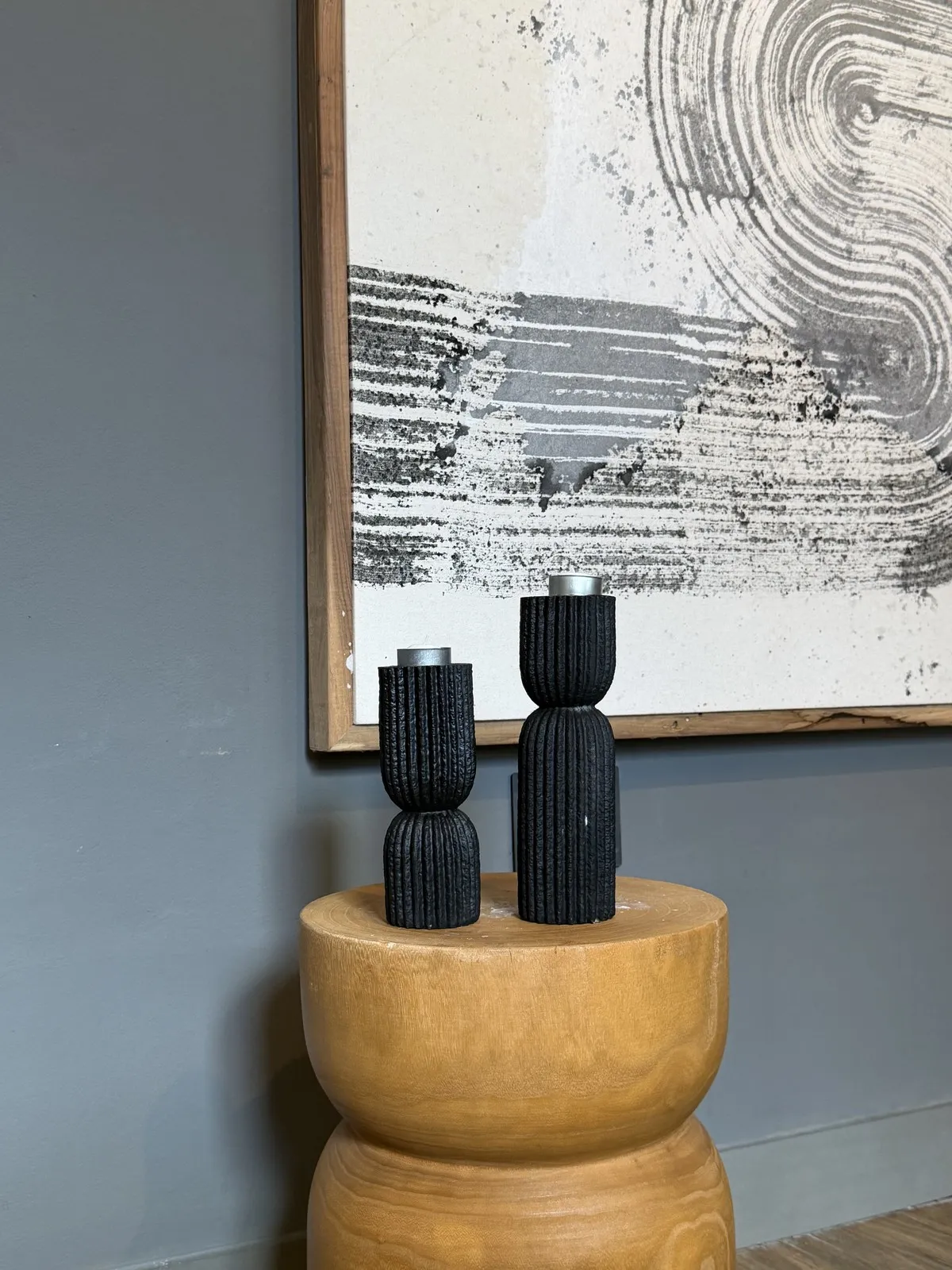 Candelabro Rayas de Resina Negro 17.5 cm
