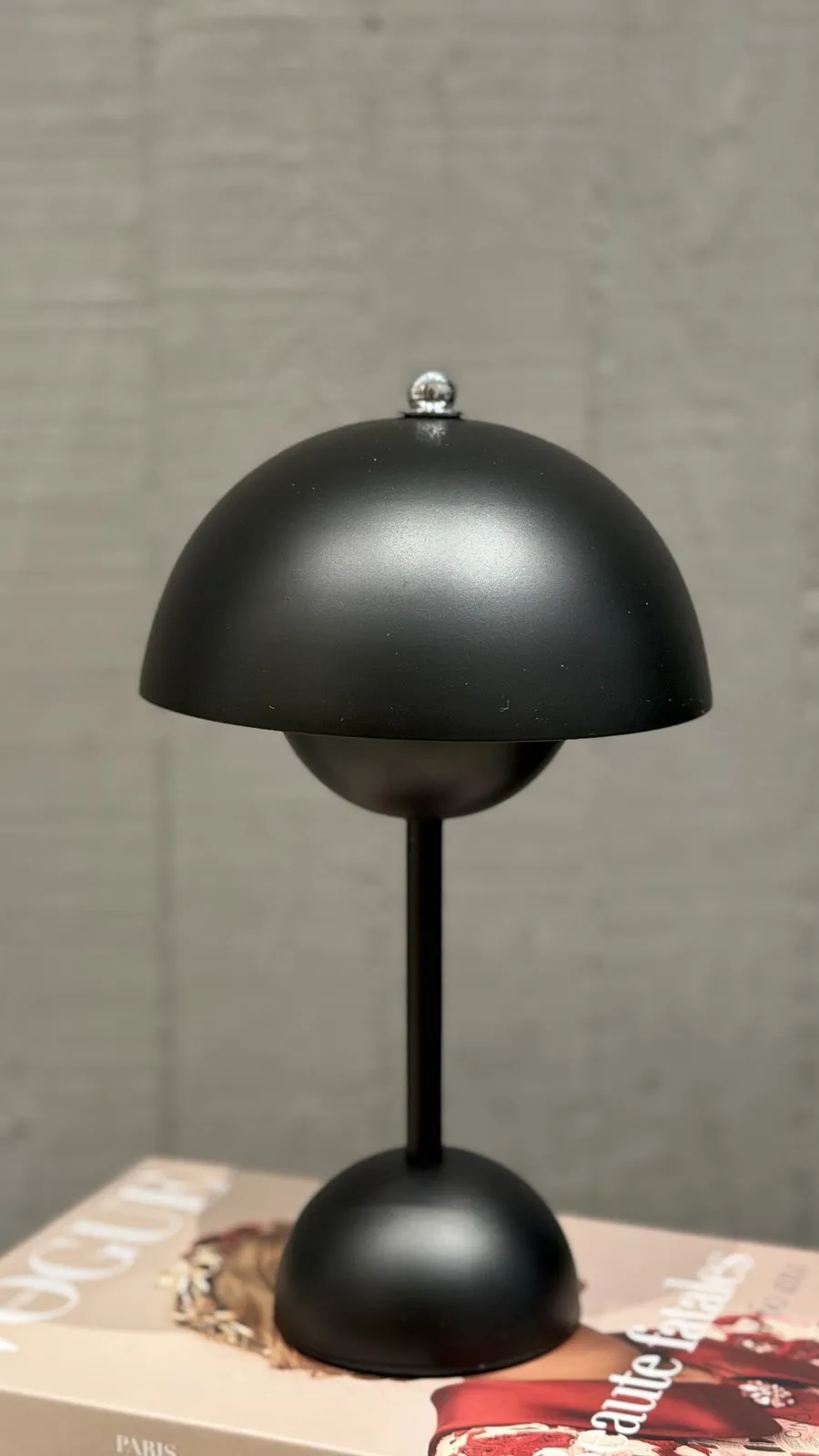 Lampara LED "Milan" 3 Tonos, Tactil USB Recargable. Color: Negro 16.5×28 cm