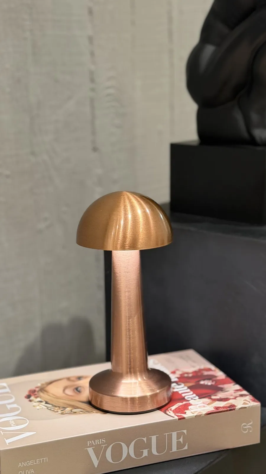 Lampara LED "Barcelona" 3 Tonos, Tactil USB Recargable. Color: Rosa Gold 10×21.5 cm