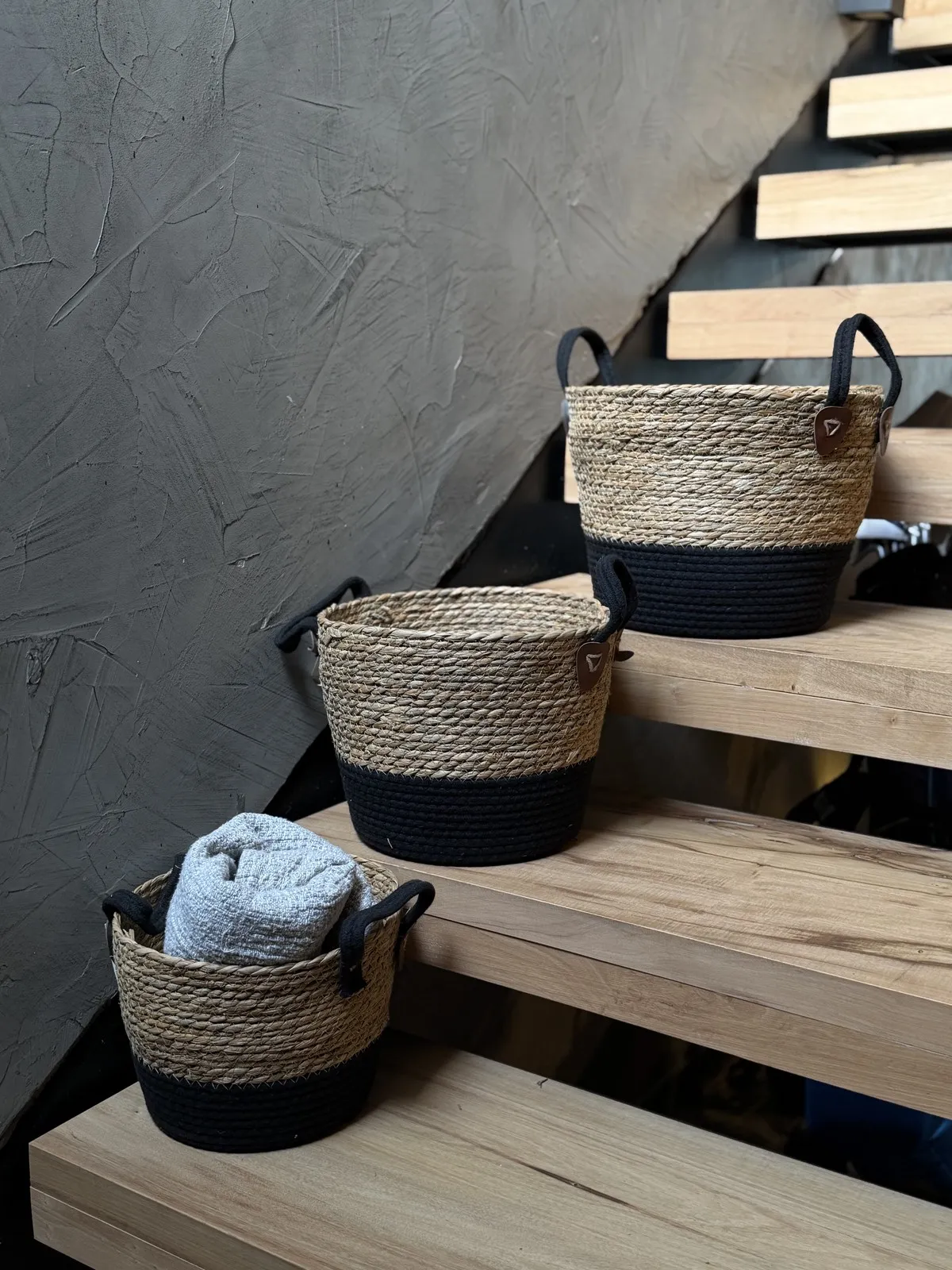 Set X 3 Cestos de Fibras Naturales con Algodon Negro 18×23 cm - 22×27 cm - 25.5×32 cm