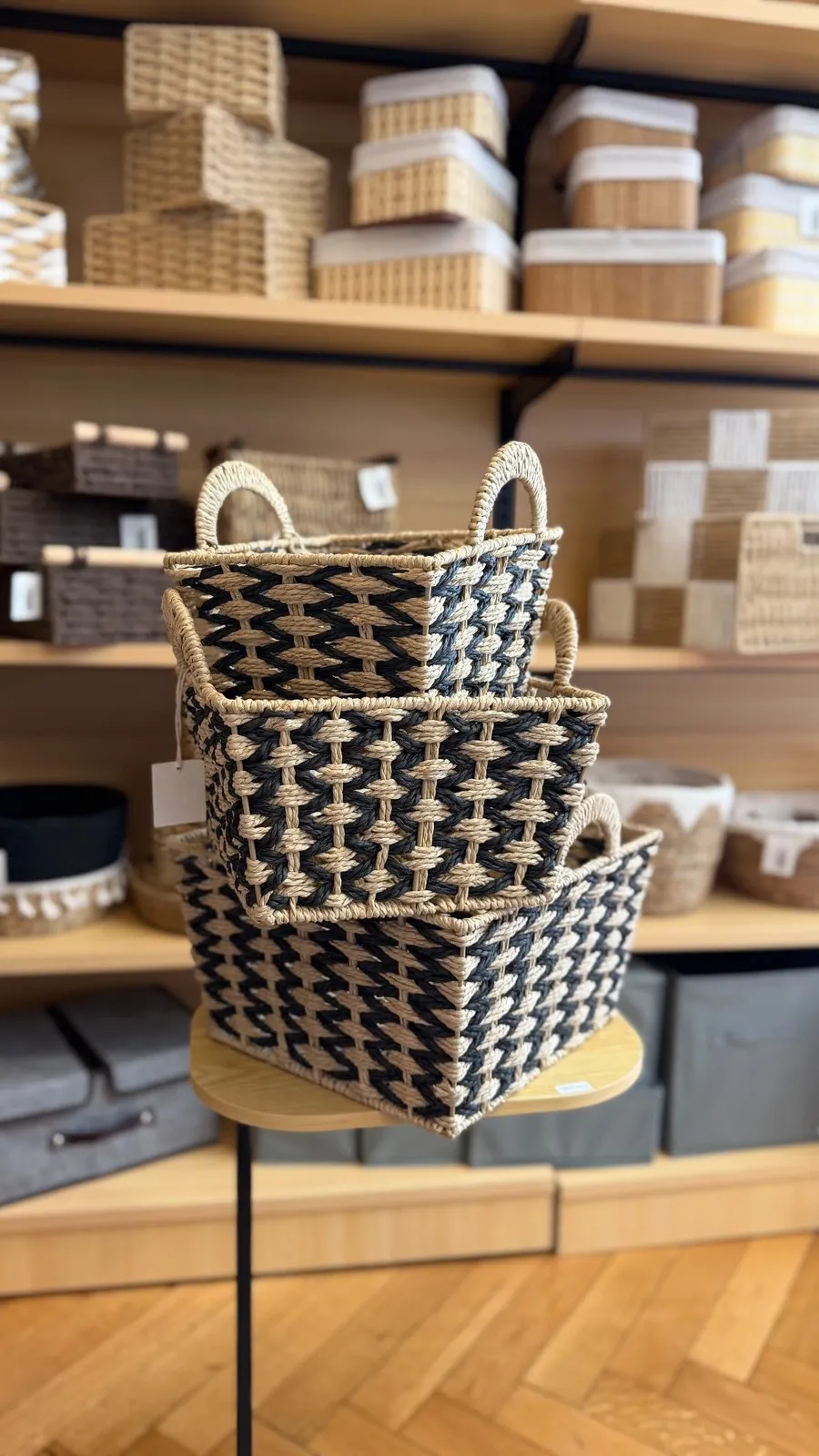 Set X 3 Cestos de Fibras Tejidas (Beige y Negro) 27×27×25 cm - 22×22×23 cm - 17×17×21 cm