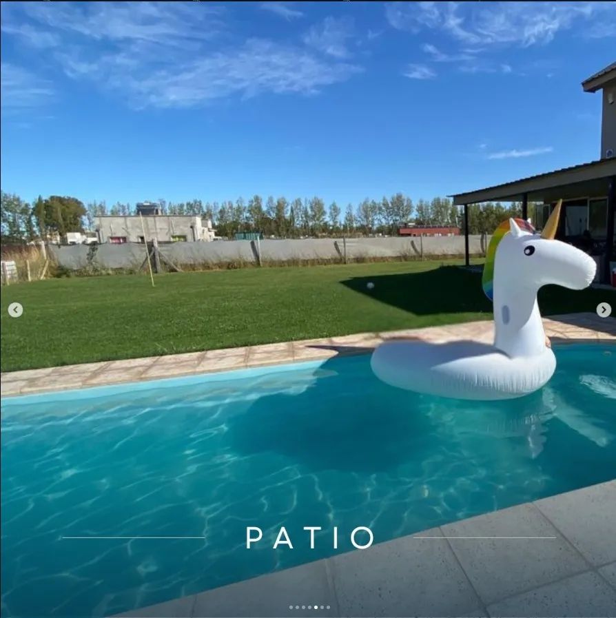 Casa 2 pisos con piscina en Chacras del Este